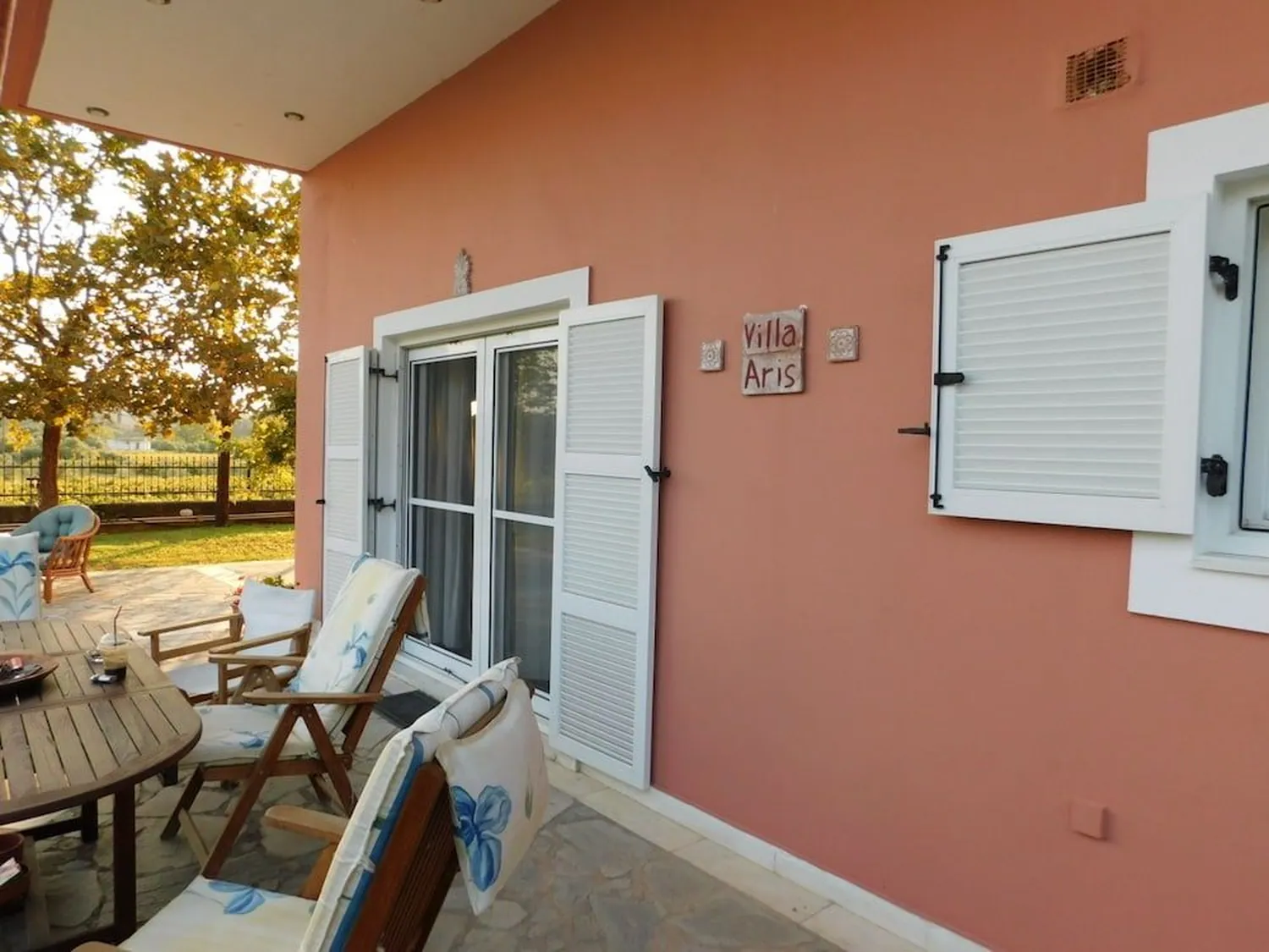 Villa Aris, ολόκληρη η βίλα